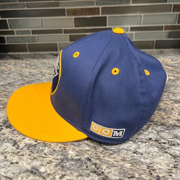 CCM NHL Buffalo Sabres Old School SM/MD Fitted Baseball hat - Picture 2 of 6